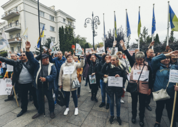 “Пойдем кофе пить”. На Банковой злые предприниматели звали Зеленского, а ресторатора Тищенко прогнали (ФОТО, ВИДЕО)