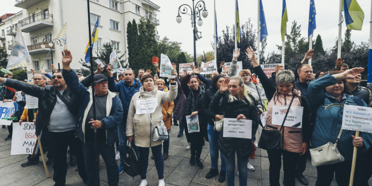 “Пойдем кофе пить”. На Банковой злые предприниматели звали Зеленского, а ресторатора Тищенко прогнали (ФОТО, ВИДЕО)