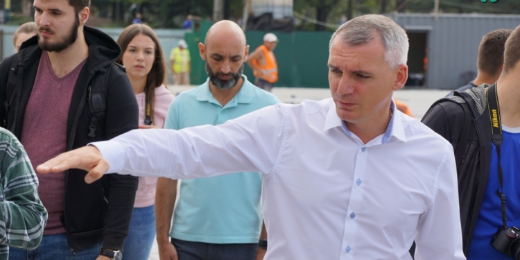 «Не будет денег – не будет лавочек и деревьев» — подрядчику еще должны 12 миллионов за Соборную площадь