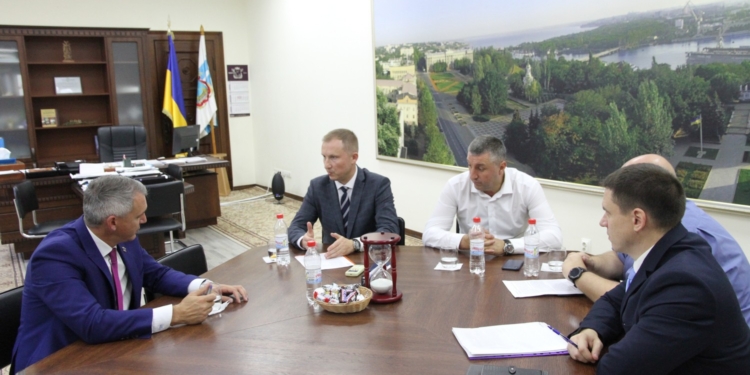 Сенкевич обсудил с председателем АМПУ Вецкагансом строительство «современного терминала накопления большегрузного транспорта»