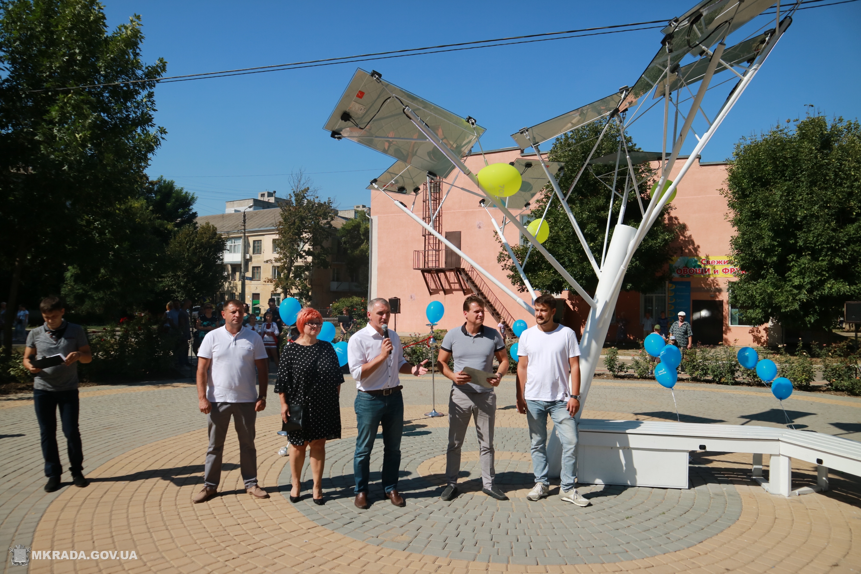 В Николаеве появилось второе “солнечное дерево” – в микрорайоне Кульбакино (ФОТО)