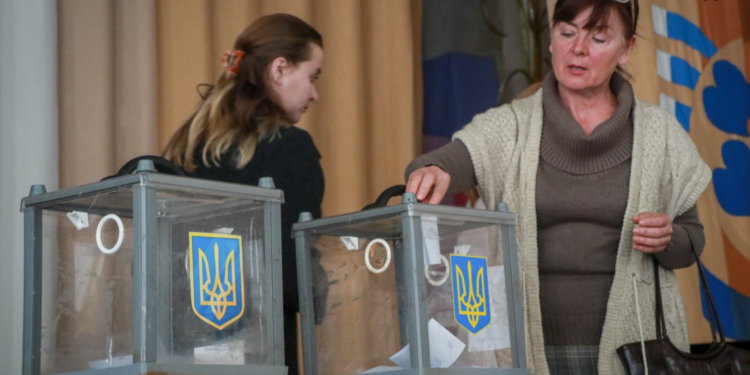 В присутствии Сенкевича в детской школе искусств №2 прошли выборы нового директора (ФОТО)