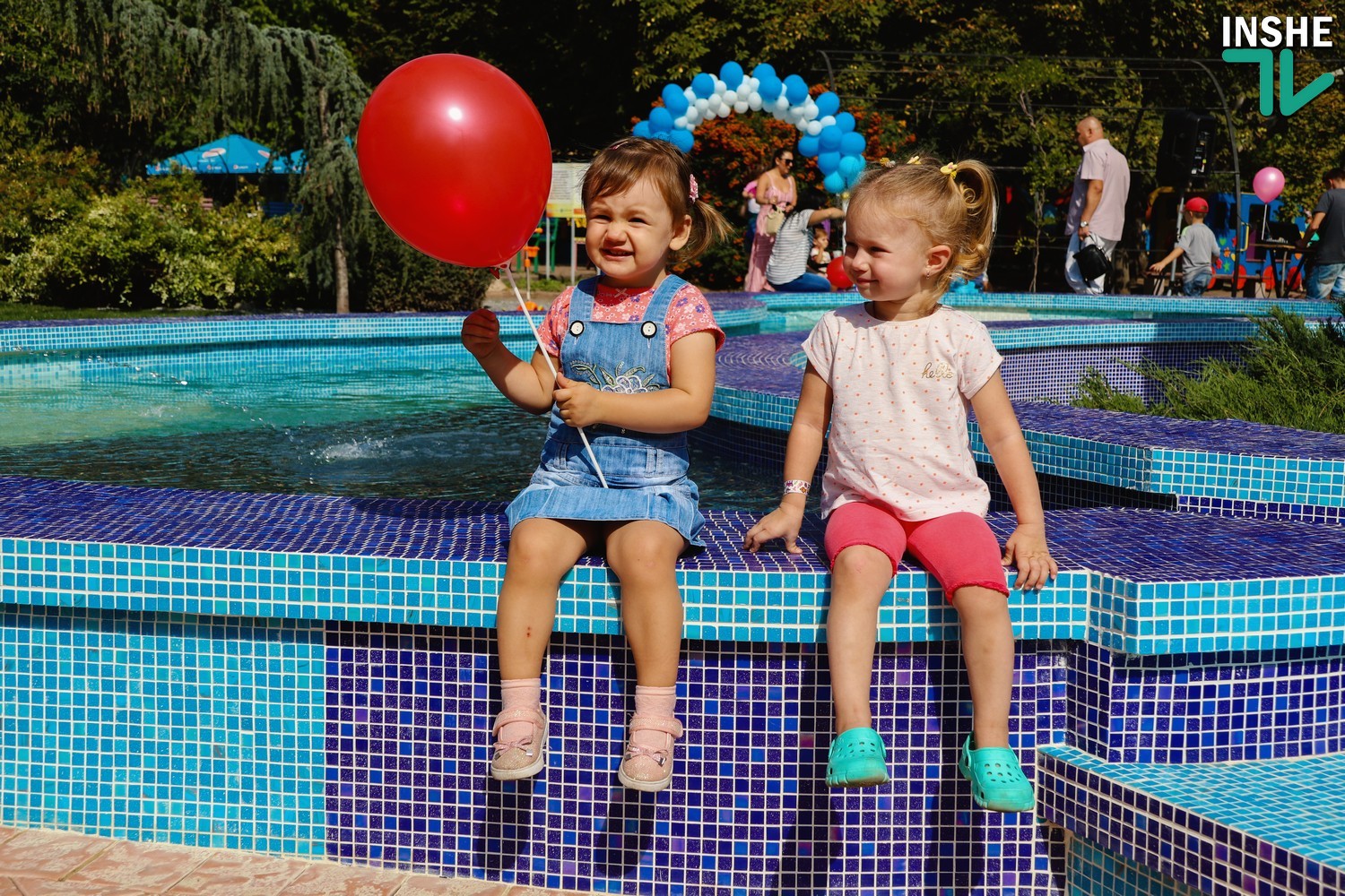 Первые посетители николаевской «Сказки» опробовали обновленный каскадный фонтан (ФОТО, ВИДЕО)