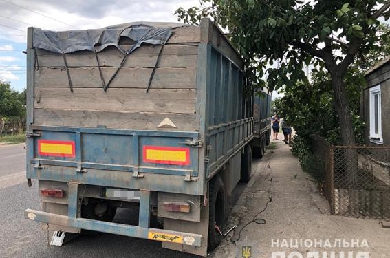 Николаевские полицейские ищут свидетелей того, как в Корабельном районе КамАЗ травмировал пенсионера