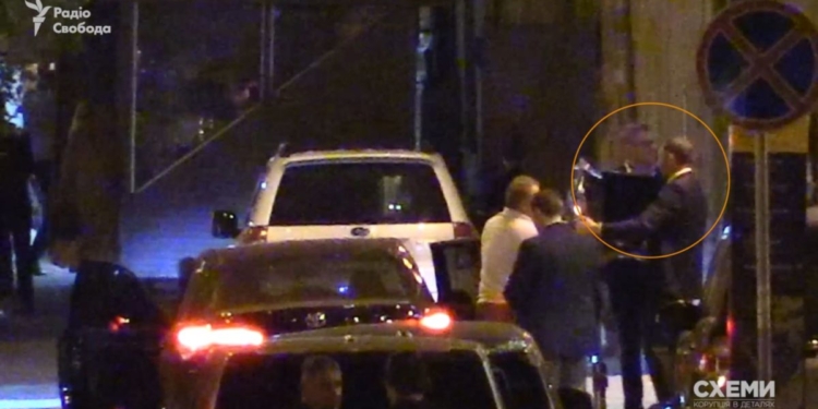 Баканов на юбилее Суркиса «изучал оперативную обстановку»