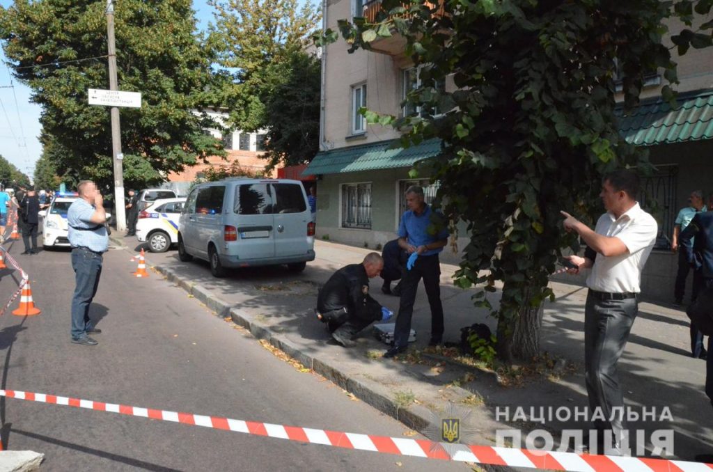 В Житомире вооруженная банда напала на инкассаторскую машину, один человек ранен 1