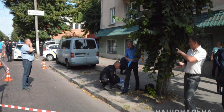 В Житомире вооруженная банда напала на инкассаторскую машину, один человек ранен