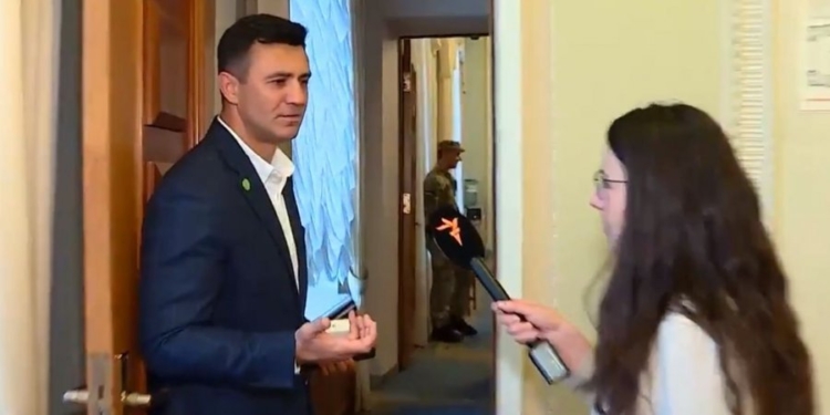 «Кто вы такая?». Нардеп Слуги народа Тищенко нахамил журналистке