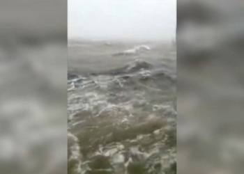Аэропорт из-за урагана Дориан оказался под водой