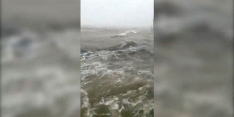 Аэропорт из-за урагана Дориан оказался под водой