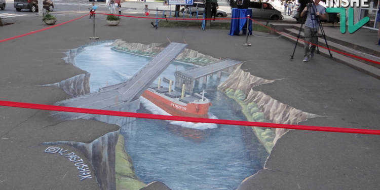 В Николаеве открыли новый мост, нарисованный  на асфальте (ФОТО)