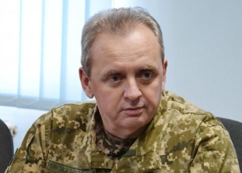 Зеленский уволил Муженко с военной службы