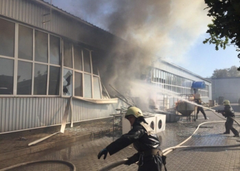 Обновлено. В Сумах на предприятии по изготовлению пробок произошел взрыв и пожар – пострадали 10 человек (ФОТО, ВИДЕО)