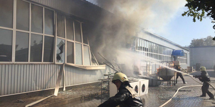 Обновлено. В Сумах на предприятии по изготовлению пробок произошел взрыв и пожар – пострадали 10 человек (ФОТО, ВИДЕО)