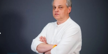 “Имеет такое же отношение к отстранению от власти, как жвачка “Орбит” к борьбе с кариесом”, – Рахманин о законопроекте Зеленского об импичмент