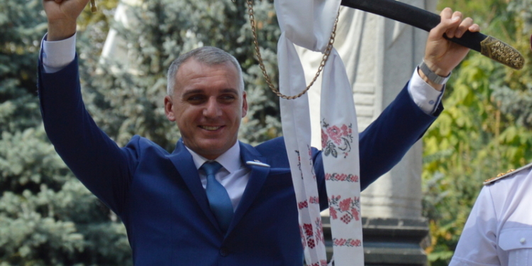 «К работе в горсовете готов»: мэру Николаева подарили саблю (ФОТО, ВИДЕО)