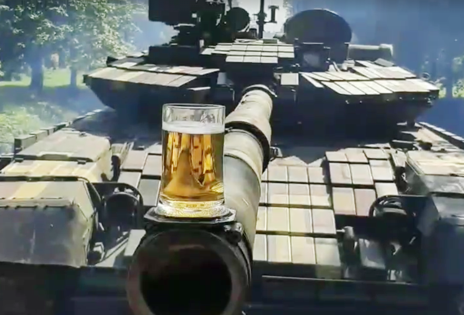 "Немецкий тест" украинского танка пивом (ВИДЕО) 1