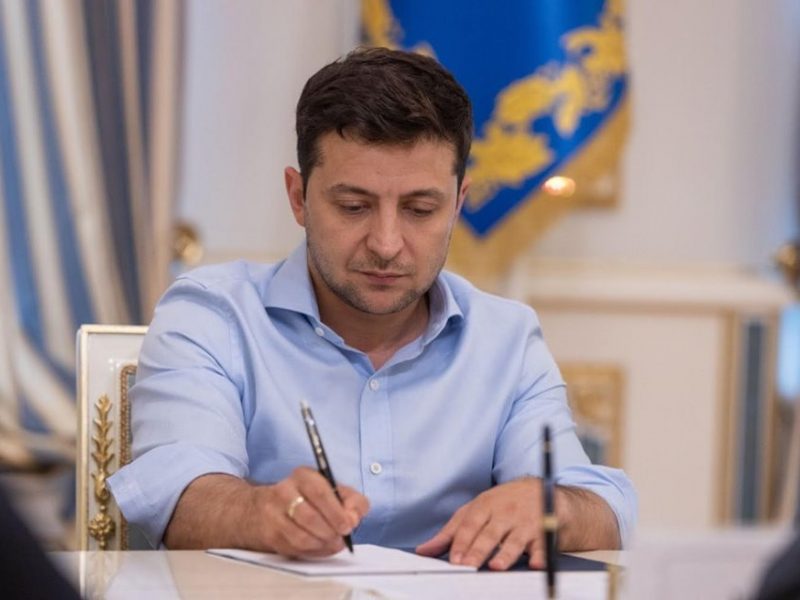 Зеленський підписав прийнятий закон про заборону проросійських партій