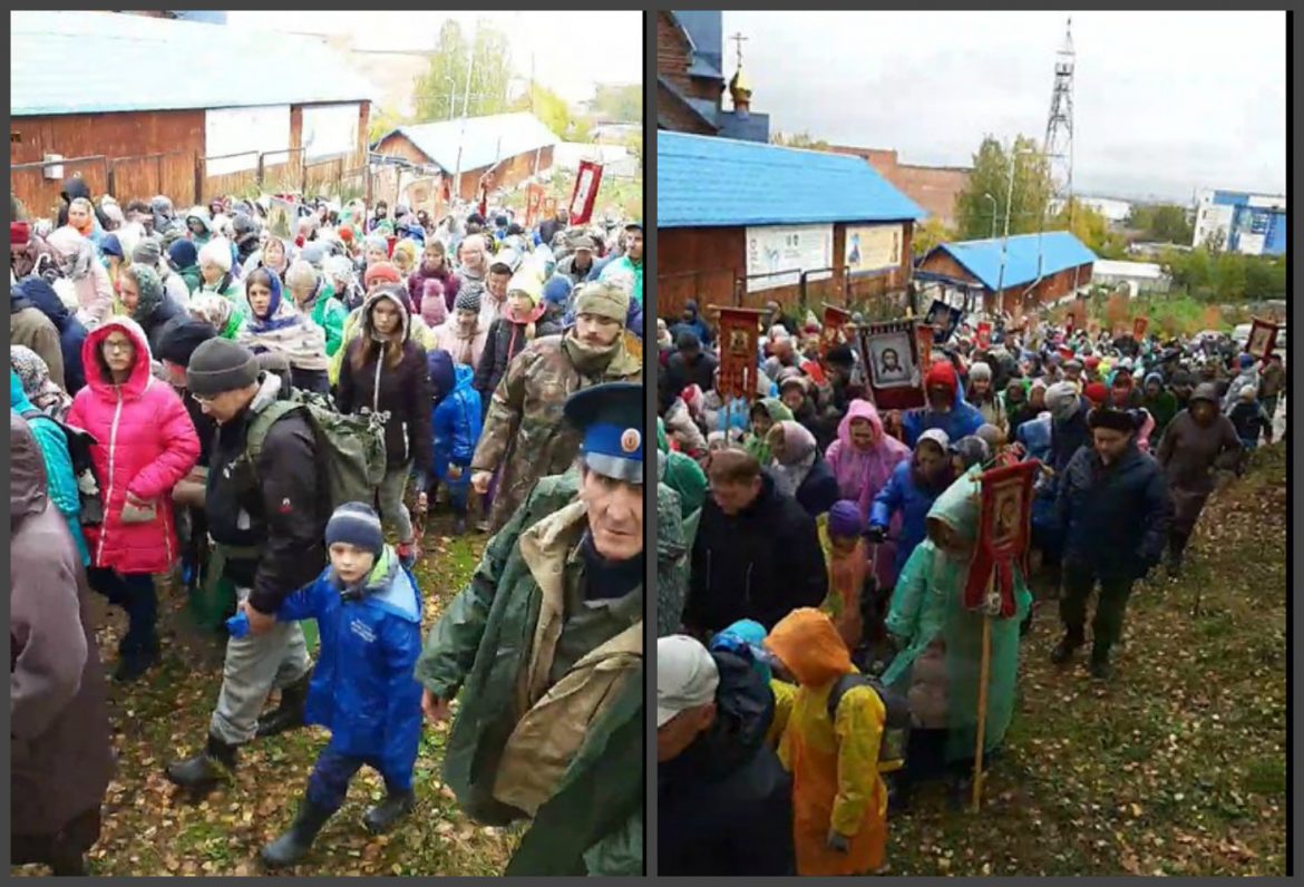 В России школьники прошли крестный ход, чтобы помолиться о хороших оценках (ВИДЕО)