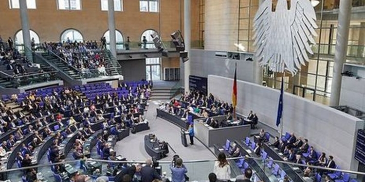 Часть депутатов Бундестага требует отменить санкции в отношении России – Германии, мол, невыгодно