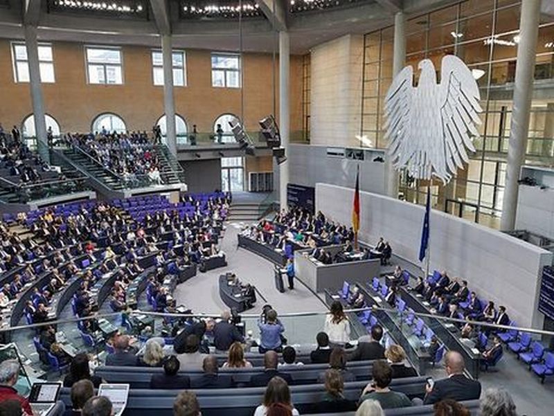 Часть депутатов Бундестага требует отменить санкции в отношении России – Германии, мол, невыгодно 1