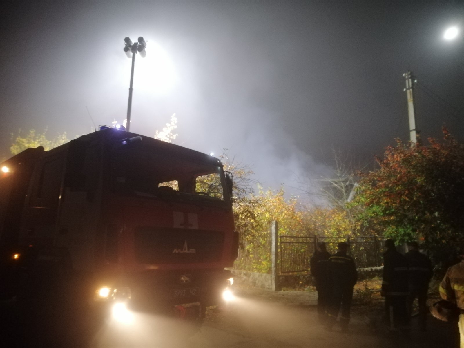 В Первомайске за одно утро потушили горевшие жилой дом и вагончик (ФОТО)