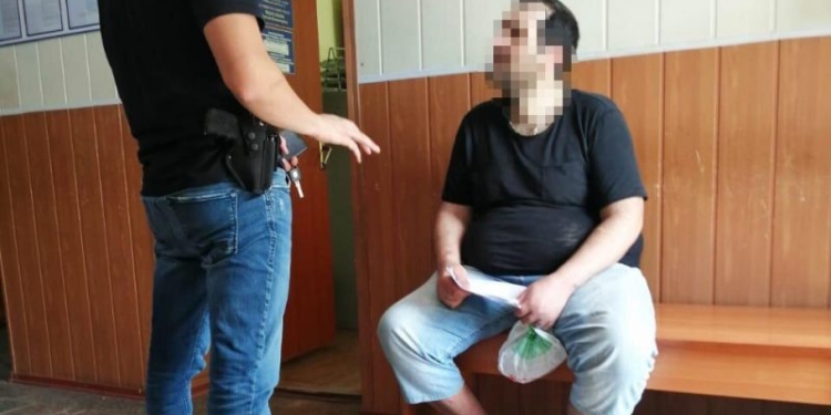 Сотрудники Госмиграционной службы Николаевской области выдворили из Украины грузина, отсидевшего 7 лет в колонии