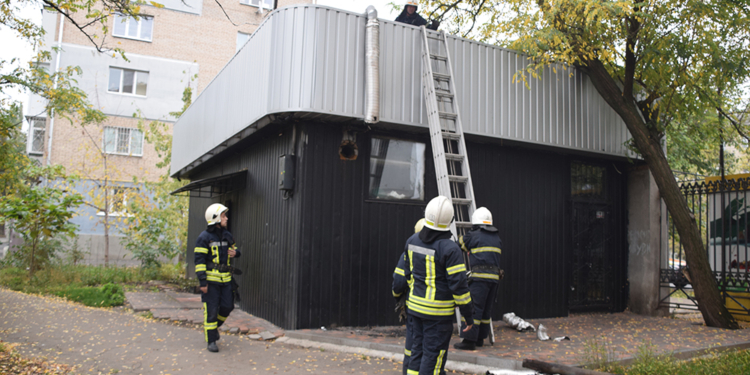 В Николаеве горел МАФ – спасатели успели вовремя (ФОТО)