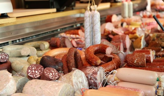 В Германии уничтожат 320 тонн колбасы, от которой погибло три человека и 37 пострадали