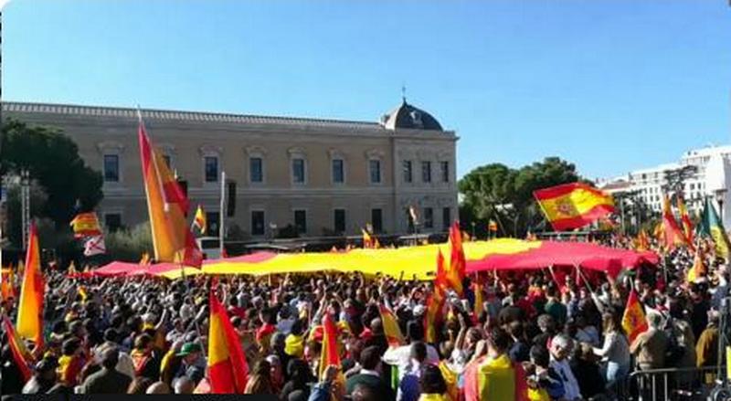 Антисепаратистские протесты в Мадриде: 20 тысяч человек требовали приостановить автономию Каталонии (ВИДЕО) 1