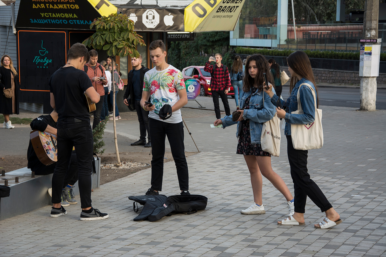 Freeze: николаевцы удивили прохожих на Соборной во время «замороженного» флешмоба (ВИДЕО)