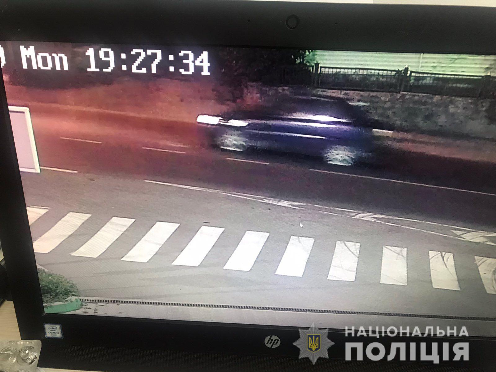 Полиция просит помочь в розыске автомобиля и водителя, который у Первомайской РГА сбил пешехода и скрылся с места ДТП (ФОТО)