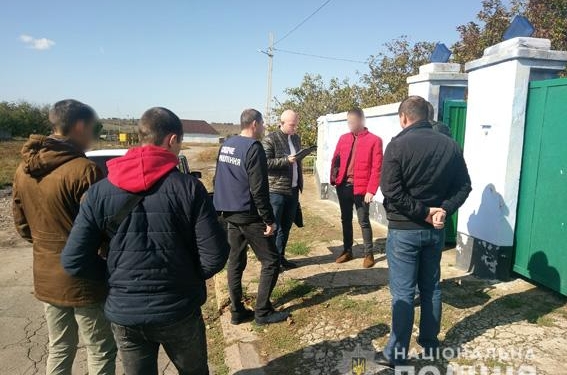 В Николаеве полиция и УСБУ не дали мошеннику реализовать аферу с двухкомнатной квартирой пенсионерки (ФОТО)