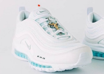 Кроссовки со святой водой за $3 тыс. раскупили за минуты (ФОТО, ВИДЕО)