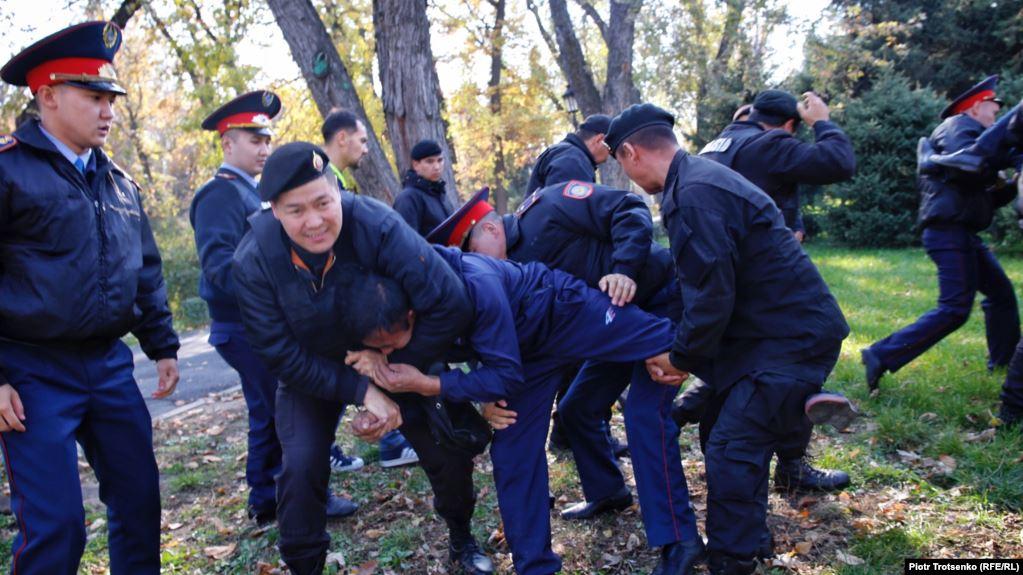 В Казахстане за антикитайские акции задержали около 40 человек 1