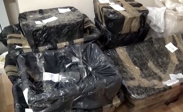 Наркоторговцы дрейфовали в Тихом океане на тонне кокаина