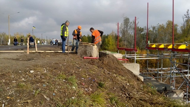 Станица Луганская: завершается сооружение обходного моста