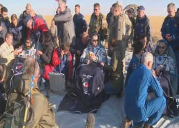 В Казахстане приземлился корабль Союз с тремя членами экипажа МКС