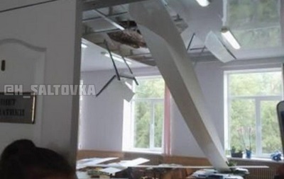 В Харькове во время урока в школе обрушился потолок - соцсети 5