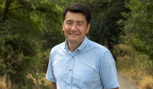 Юрист из Кыргызстана, который  помог вернуть гражданство 10 тысячам человек, получил премию Нансена