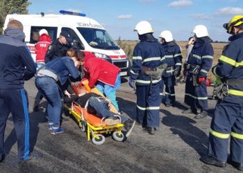 Под Николаевом на трассе произошло ДТП с участием трех автомобилей – один человек пострадал (ФОТО)