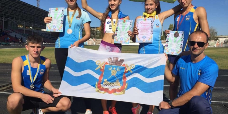 Юные николаевские легкоатлеты вернулись с международных соревнований в Молдове с семью медалями (ФОТО)