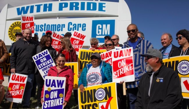 В США 50 тысяч рабочих General Motors вышли на забастовку (ФОТО)