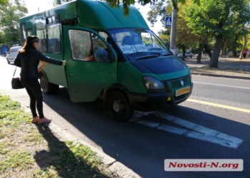 В центре Николаева столкнулись «Мустанг» и маршрутка (ФОТО)