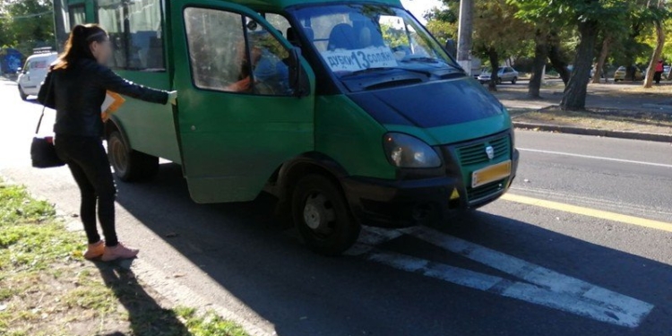 В центре Николаева столкнулись «Мустанг» и маршрутка (ФОТО)