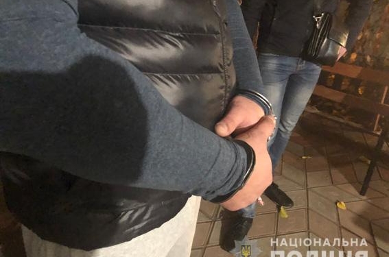Обновлено. В Николаеве задержали группу вымогателей в момент передачи денег (ФОТО)