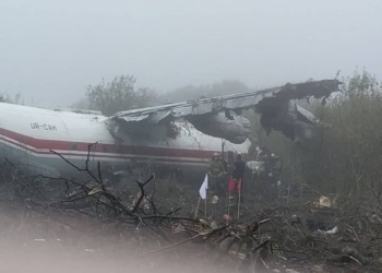 Вблизи Львова аварийно сел самолет Ан-12. По предварительным данным, четверо погибших