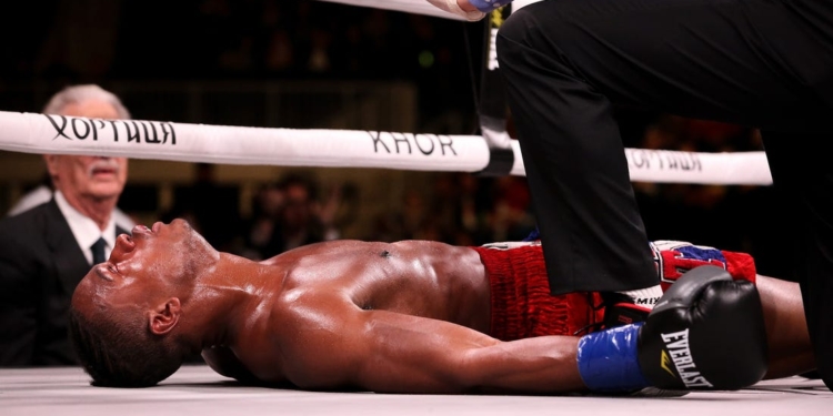 Последний бой. Умер боксер, жестко нокаутированный в  андеркарде поединка Александра Усика (ФОТО, ВИДЕО)