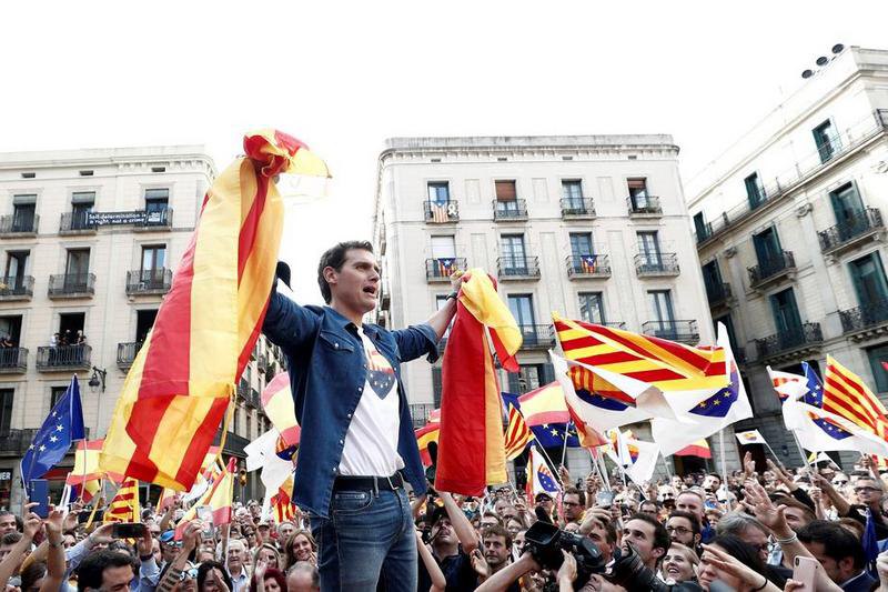 В Барселоне после шести дней акций сепаратистов состоялся митинг за единую Испанию 1