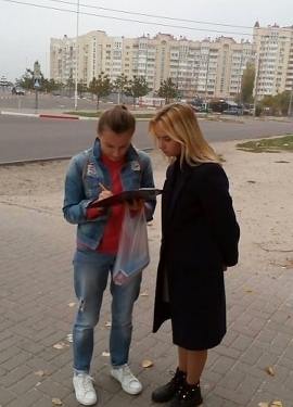 Ученики николаевской школы №57 попросили министра Криклия установить «лежачего полицейского» возле супермаркета